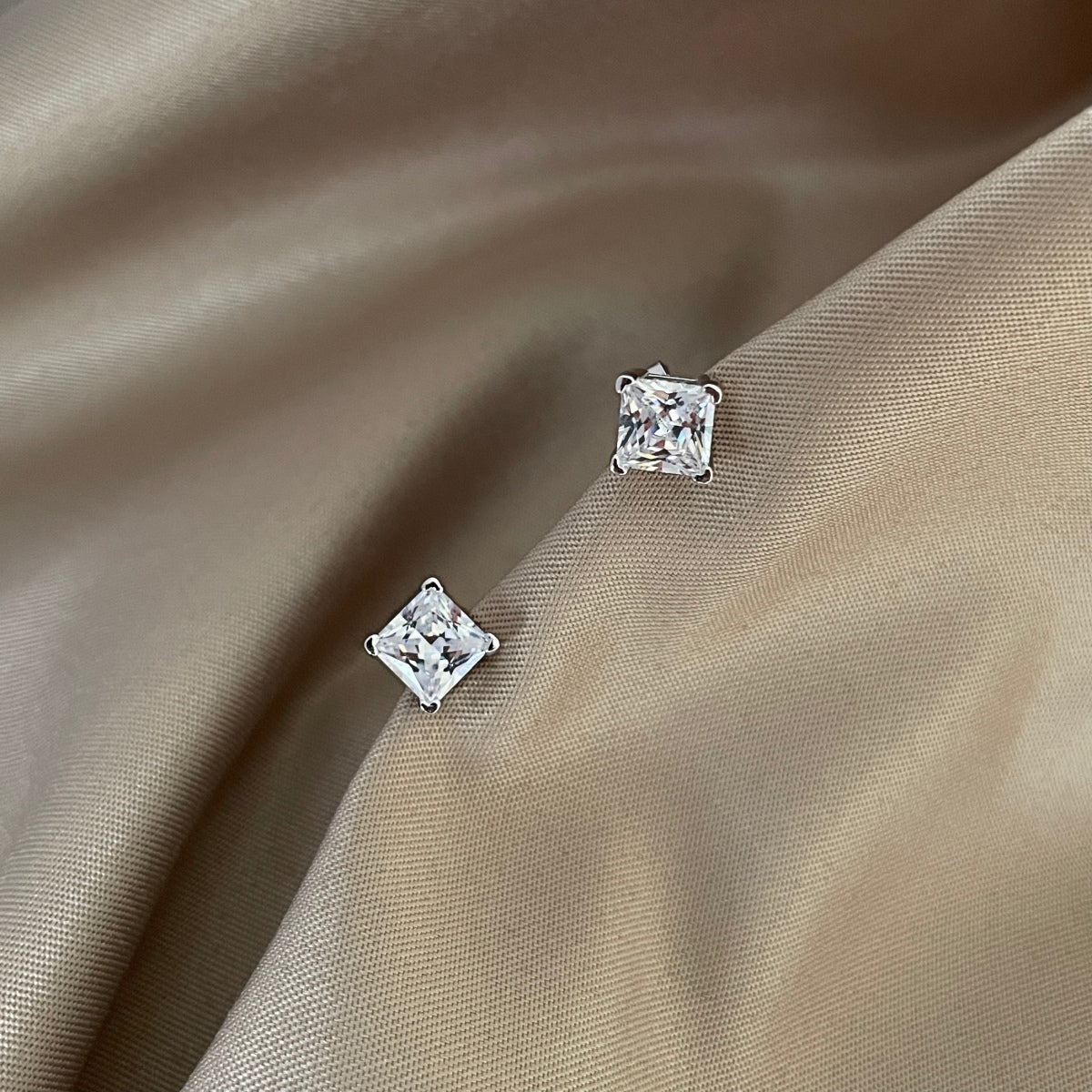 [LuckyStar]Delicate Square Shape Earrings