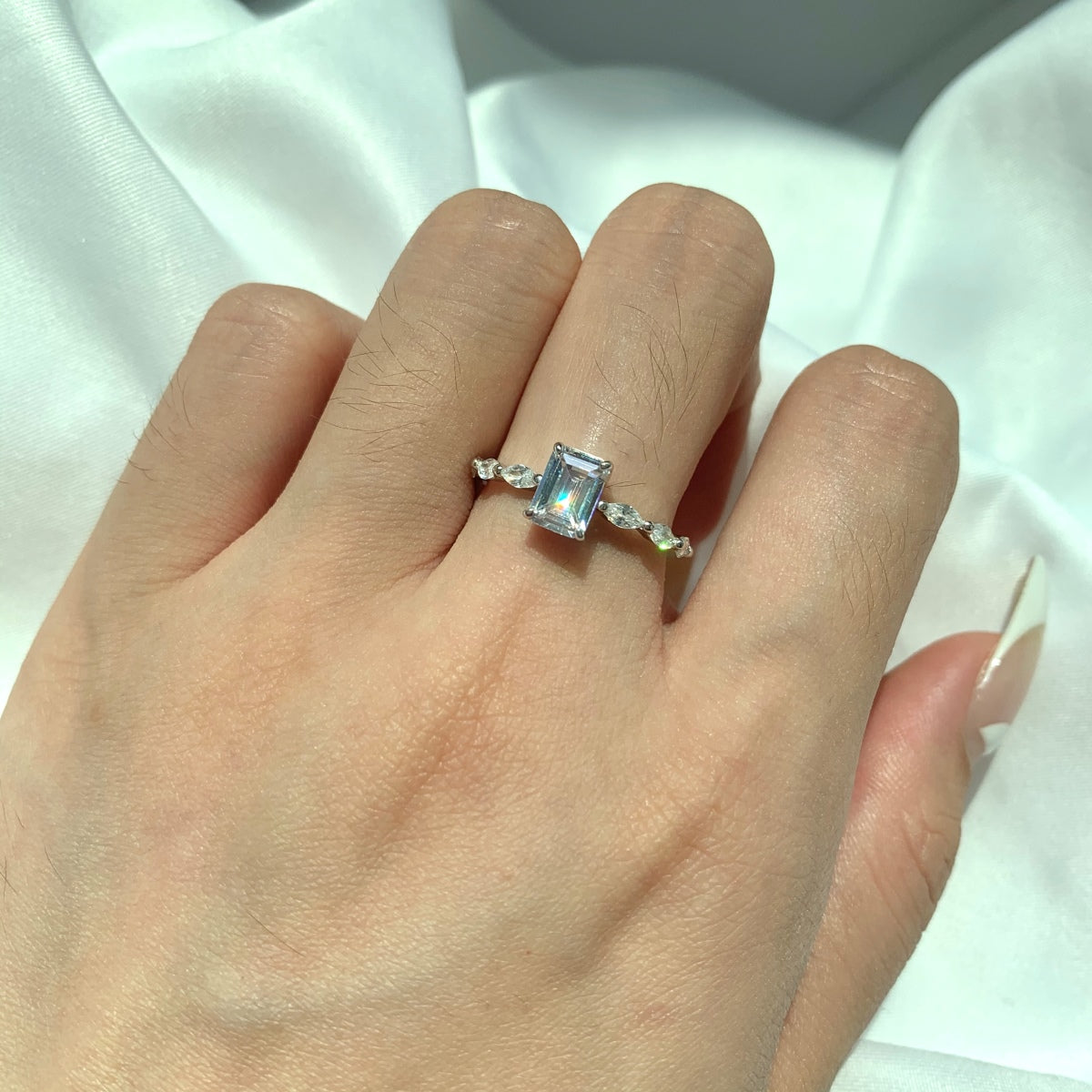 [LuckyStar]1.0 Carat Dainty Resplendent Radiant Cut Daily Ring