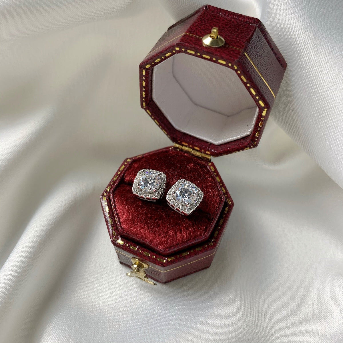 [LuckyStar]Classic Round Center Stone Stud Earrings