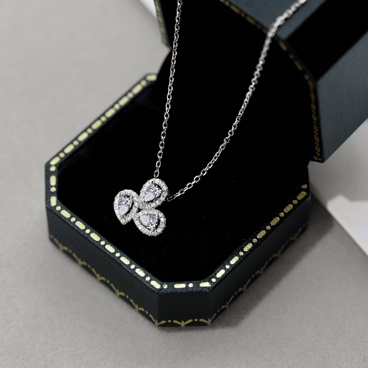 [LuckyStar]Elegant Flower Shape Pear Cut Necklace