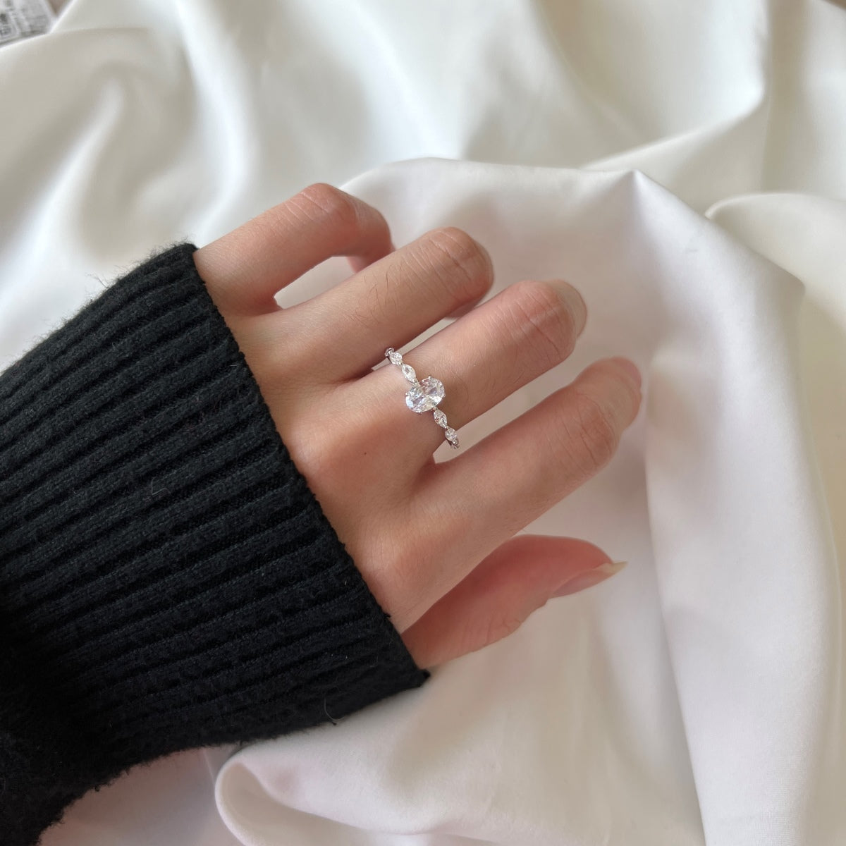 [LuckyStar]0.75 Carat Luxurious Vibrant Elongated Cushion Cut Daily Ring