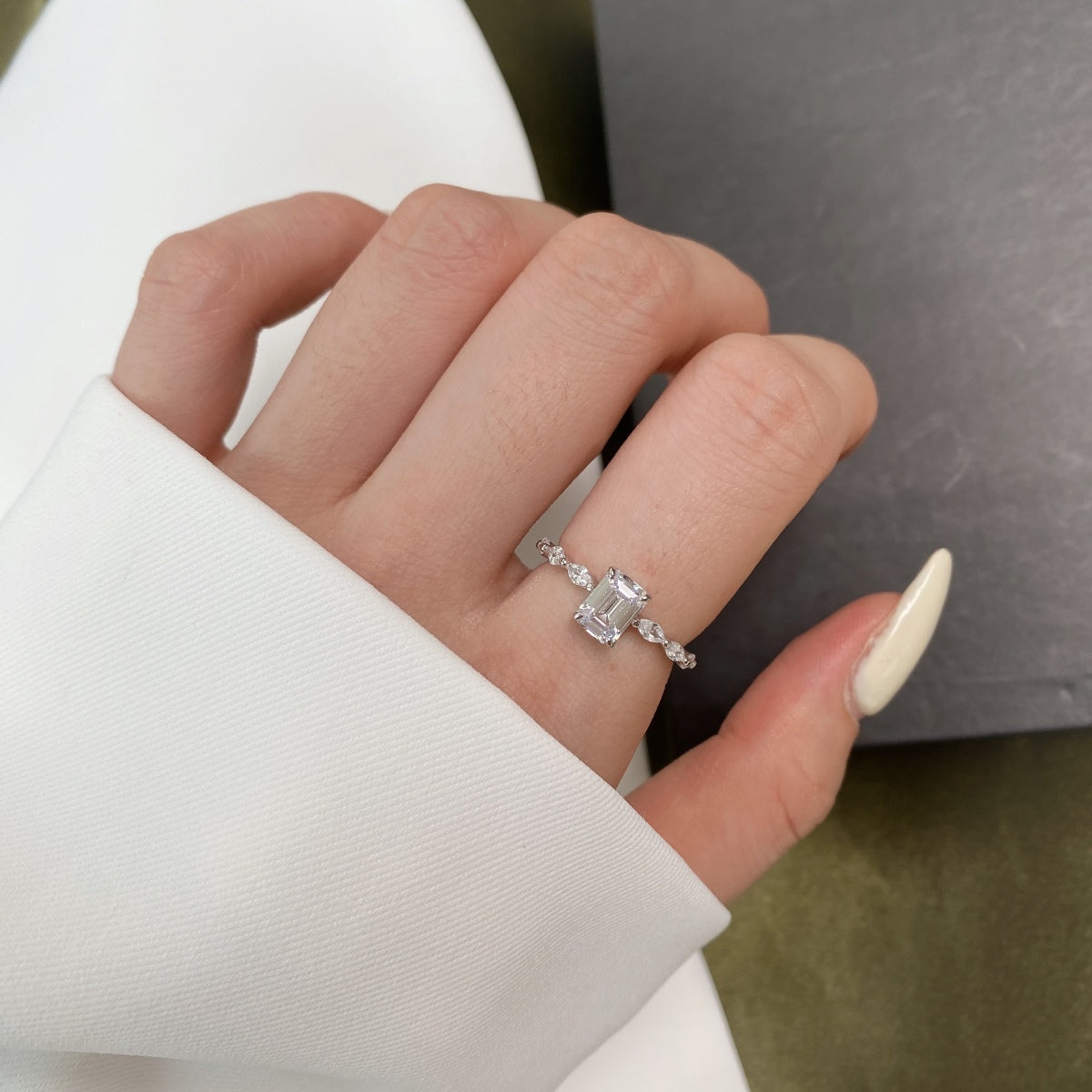 [LuckyStar]1.0 Carat Dainty Resplendent Radiant Cut Daily Ring