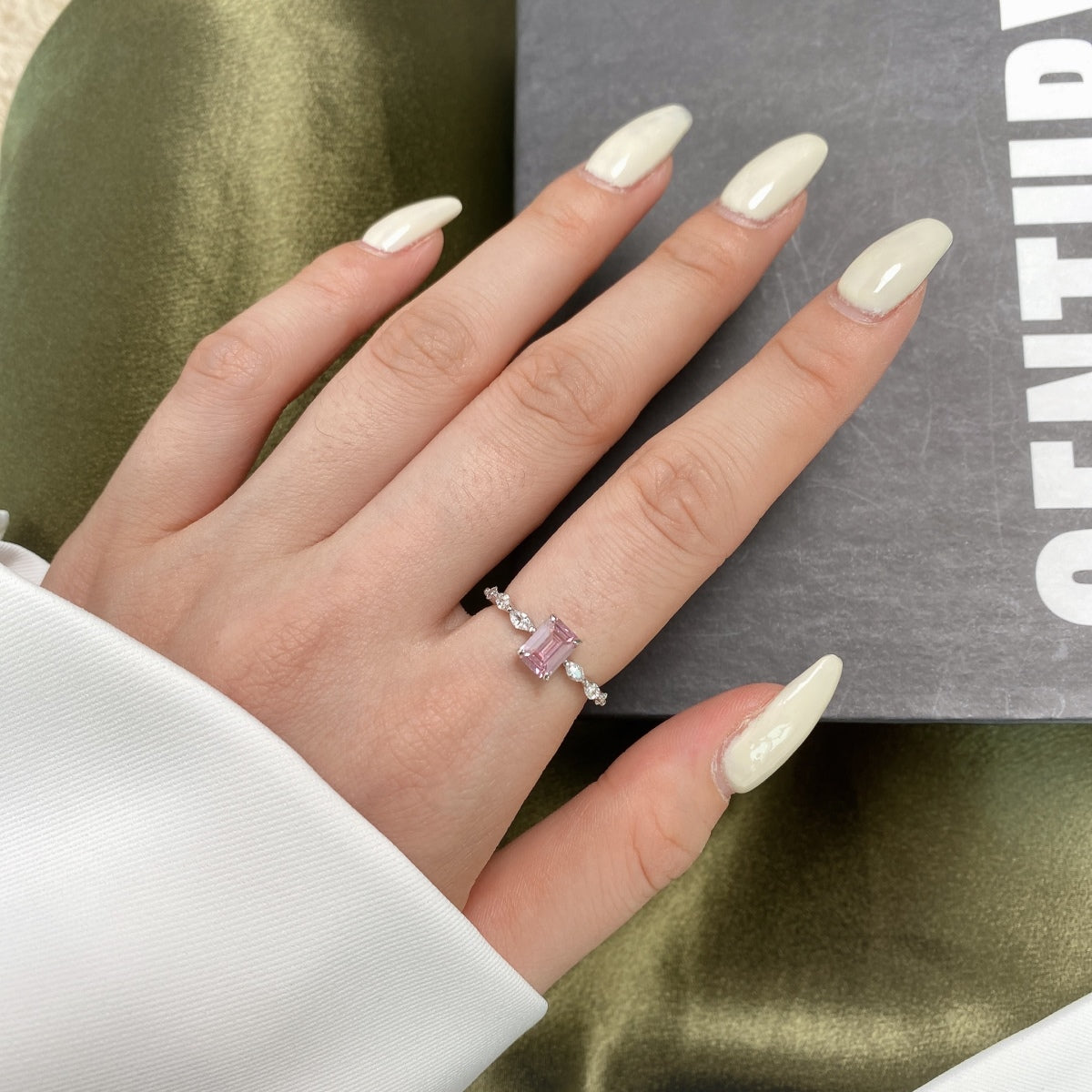 [LuckyStar]1.0 Carat Dainty Resplendent Radiant Cut Daily Ring