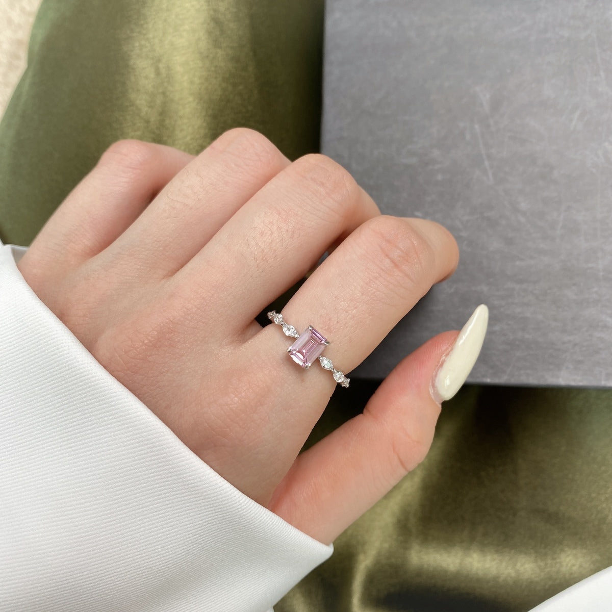 [LuckyStar]1.0 Carat Dainty Resplendent Radiant Cut Daily Ring