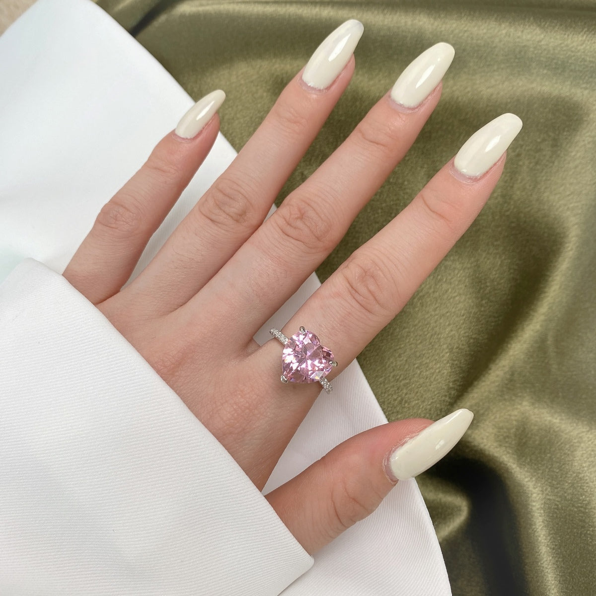 [LuckyStar]6.0 Carat Luxurious Sparkling Romantic Heart Cut Lover Ring