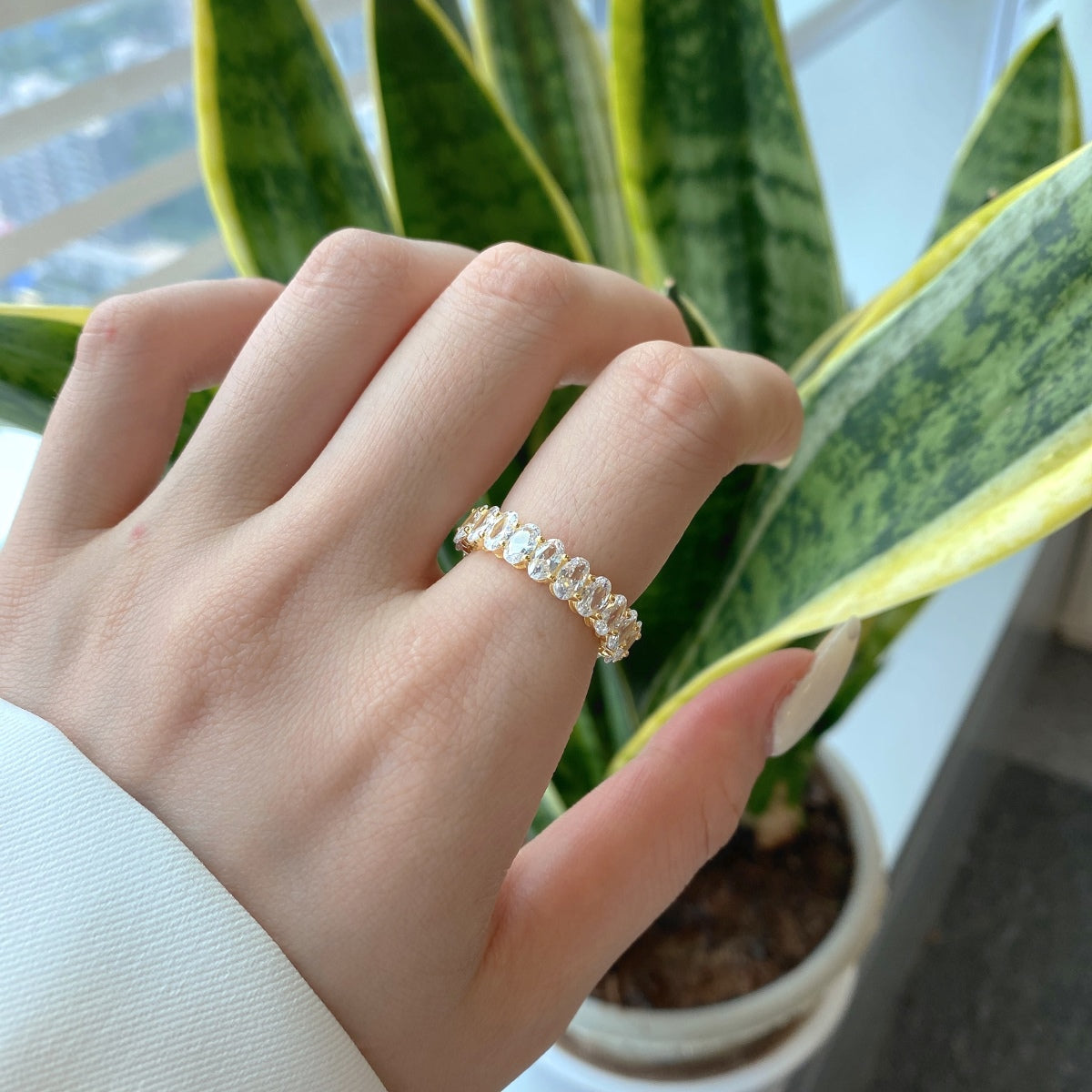 [LuckyStar]Ornate Oval Cut Tennis Ring