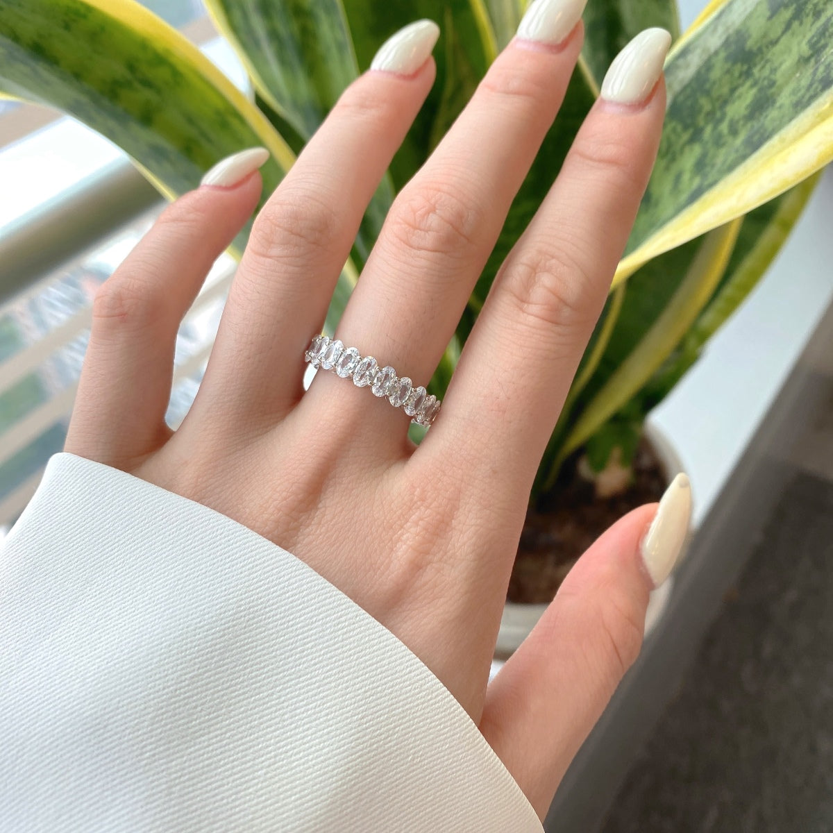 [LuckyStar]Ornate Oval Cut Tennis Ring