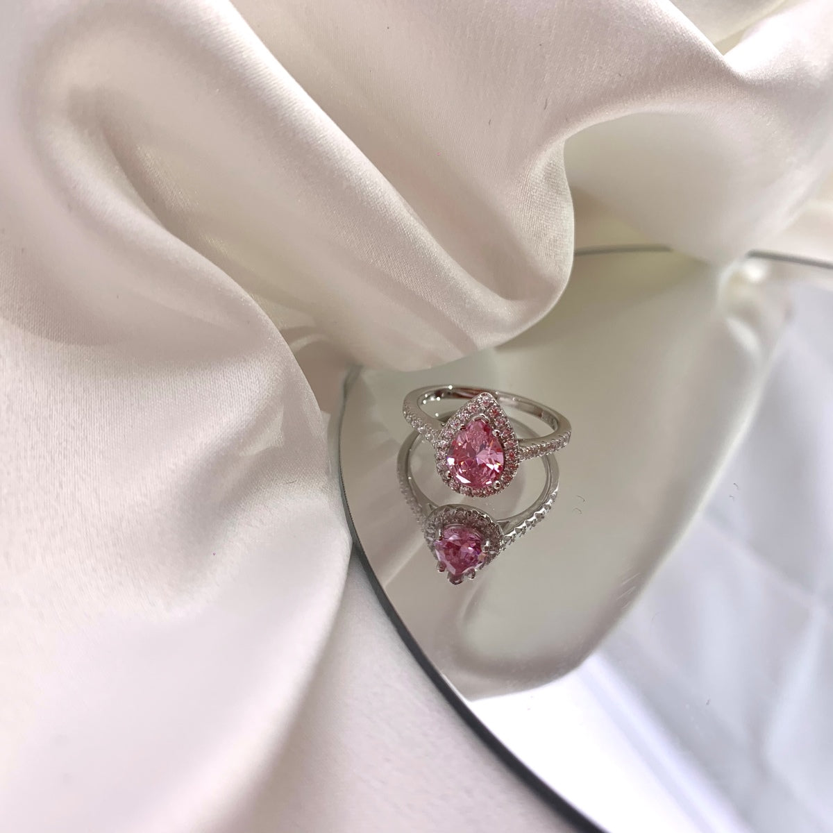 [LuckyStar]1.0 Carat Luxurious Resplendent Water Drop Shape Wedding Ring