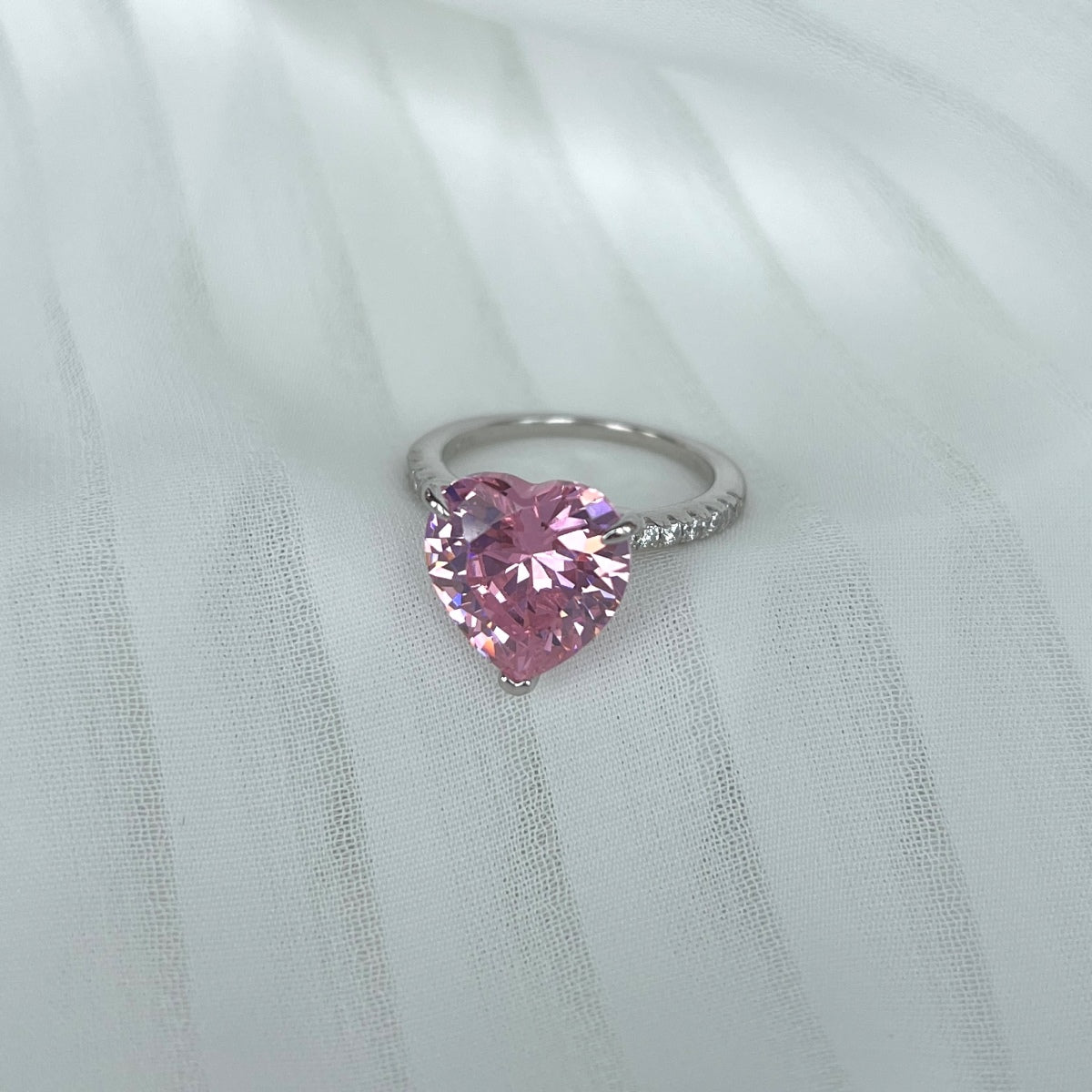 [LuckyStar]6.0 Carat Luxurious Sparkling Romantic Heart Cut Lover Ring
