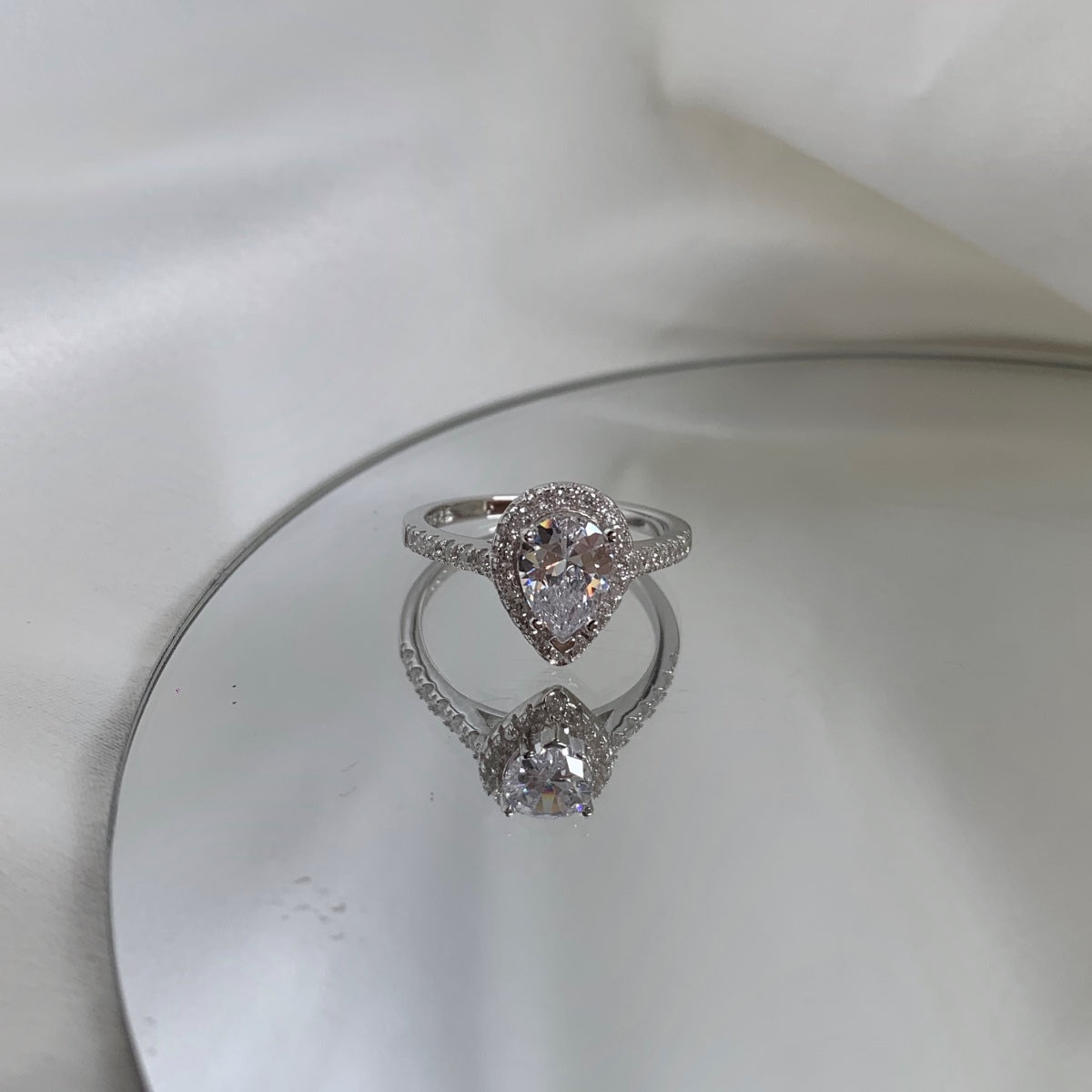 [LuckyStar]1.0 Carat Luxurious Resplendent Water Drop Shape Wedding Ring