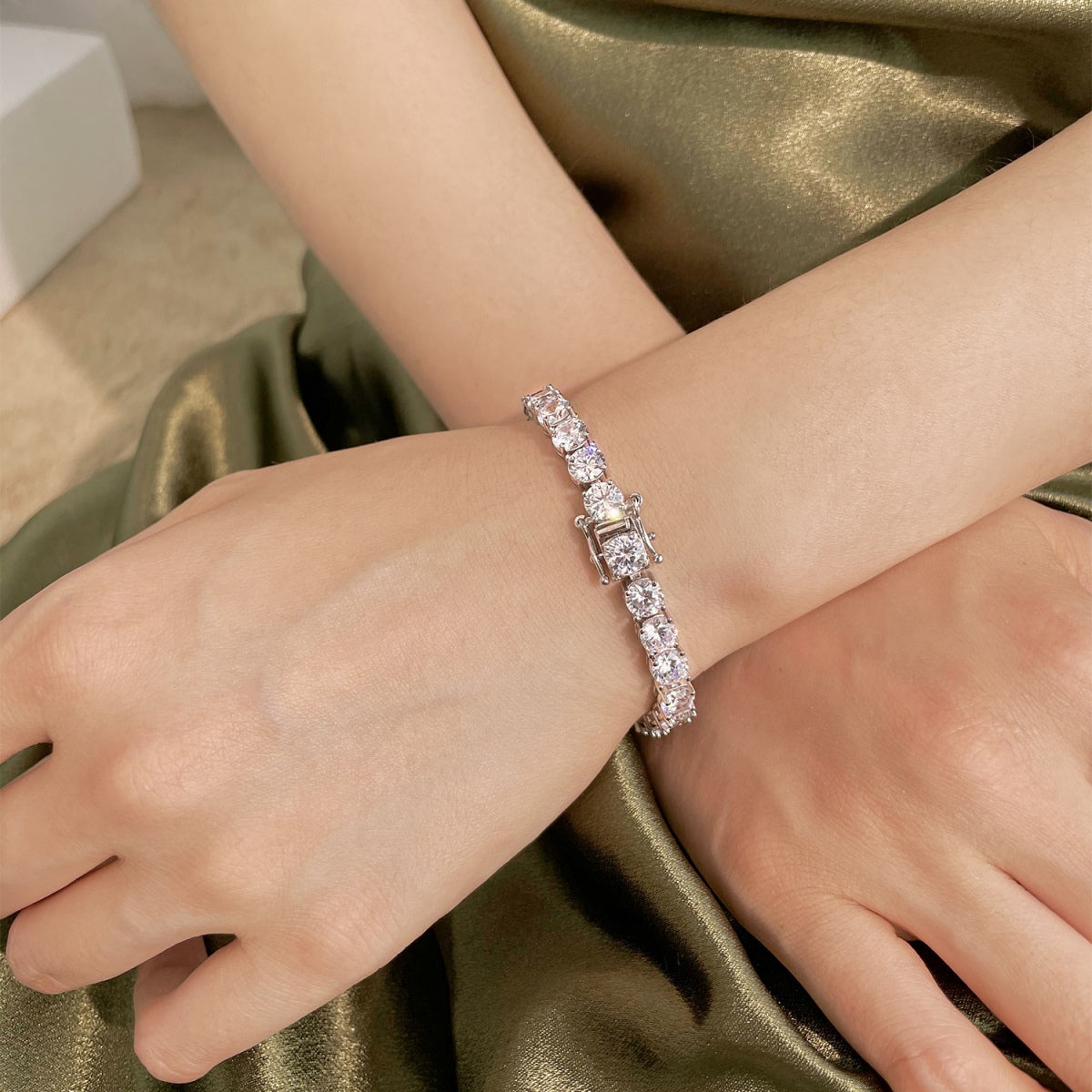 [LuckyStar]0.75 Carat Dazzling Round Cut Wedding Bracelet