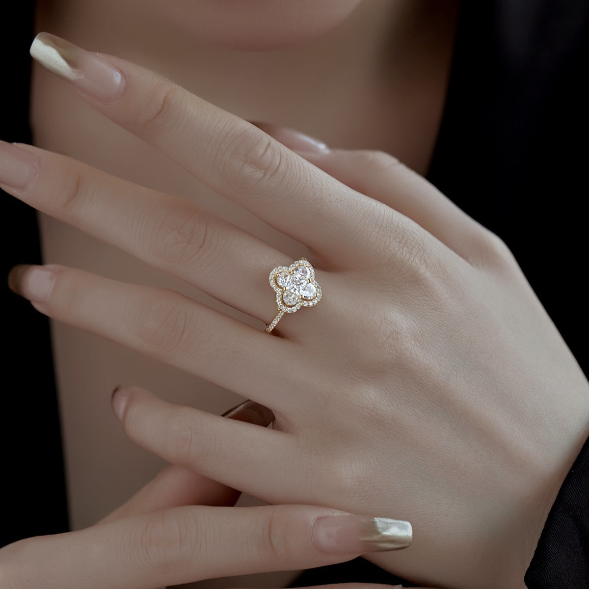 [LuckyStar]Luxurious Eternity Flower Shape Banquet Ring