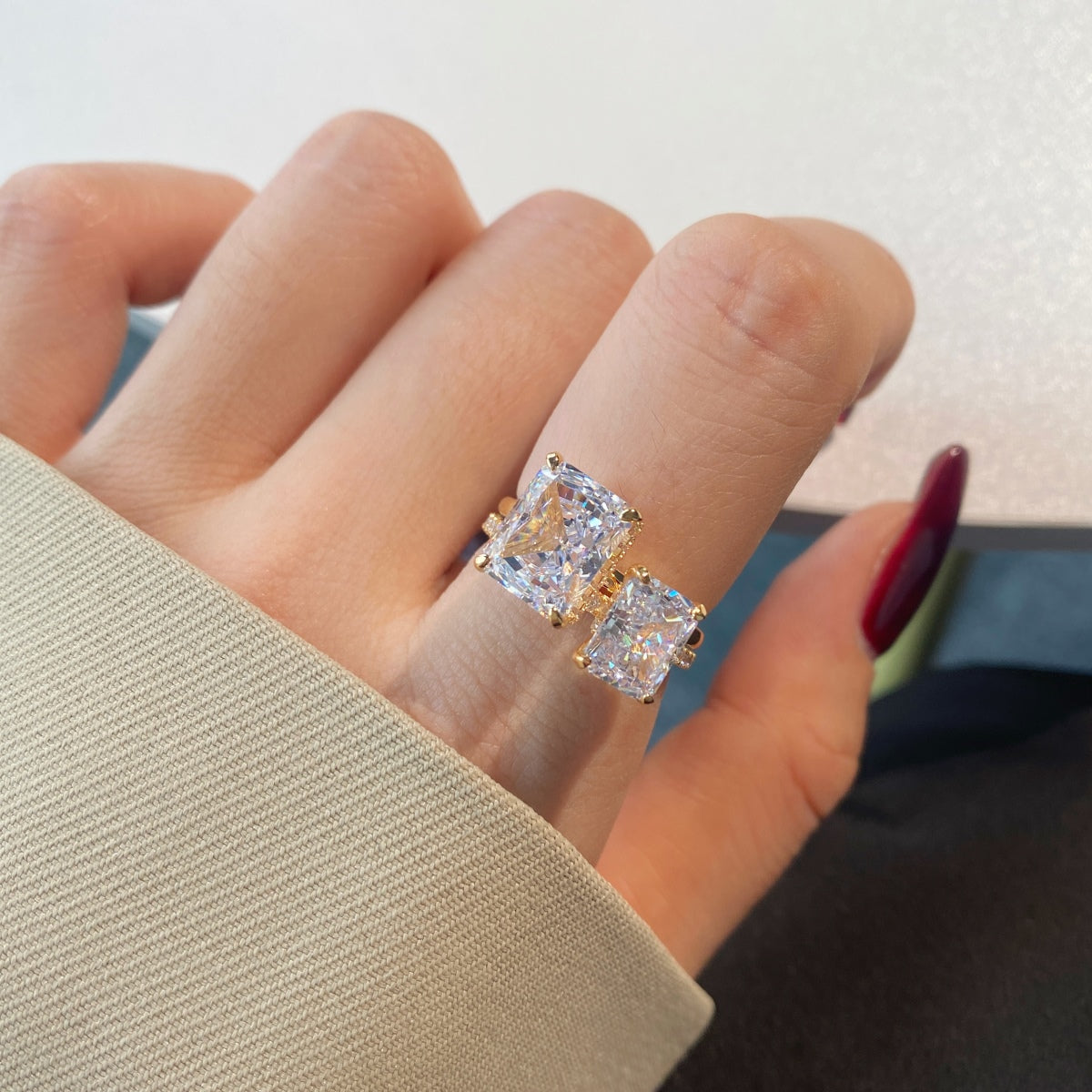 [LuckyStar]4.0 Carat Ornate Enchanting Radiand Cut Banquet Ring