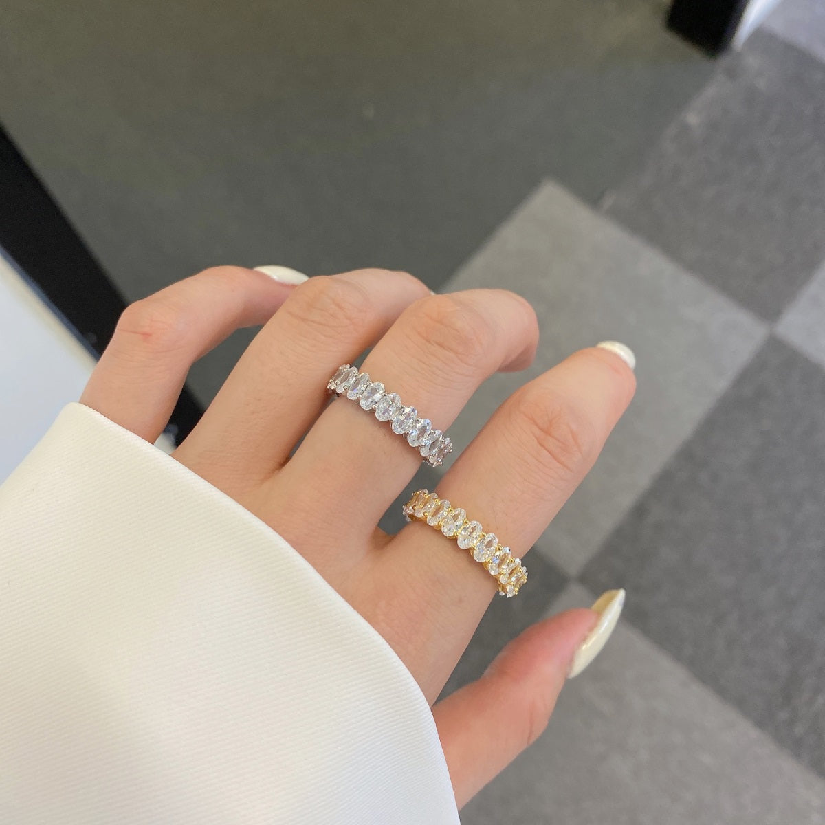 [LuckyStar]Ornate Oval Cut Tennis Ring