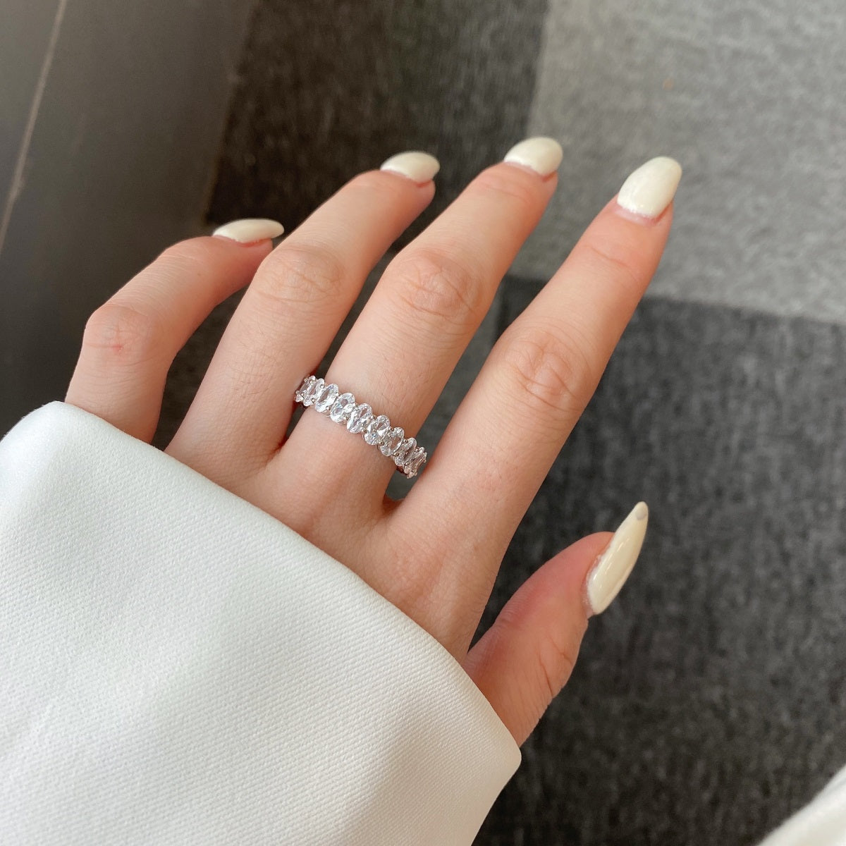 [LuckyStar]Ornate Oval Cut Tennis Ring